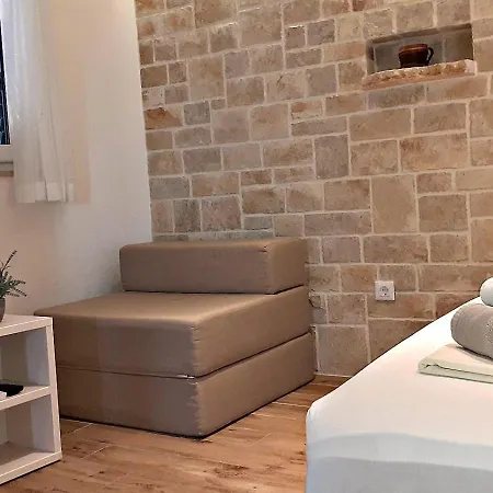 Stone House Bonaca *
