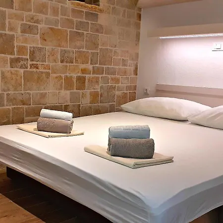 Stone House Bonaca *